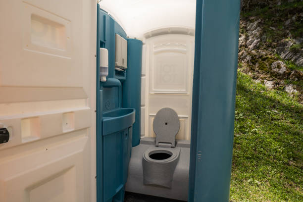 Portable bathroom rental in El Monte, CA